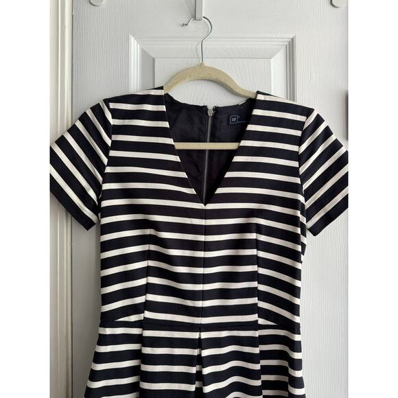 Gap Women’s Striped Fit and Flare V Neck Dress with Pockets size 0 - Picture 3 of 6